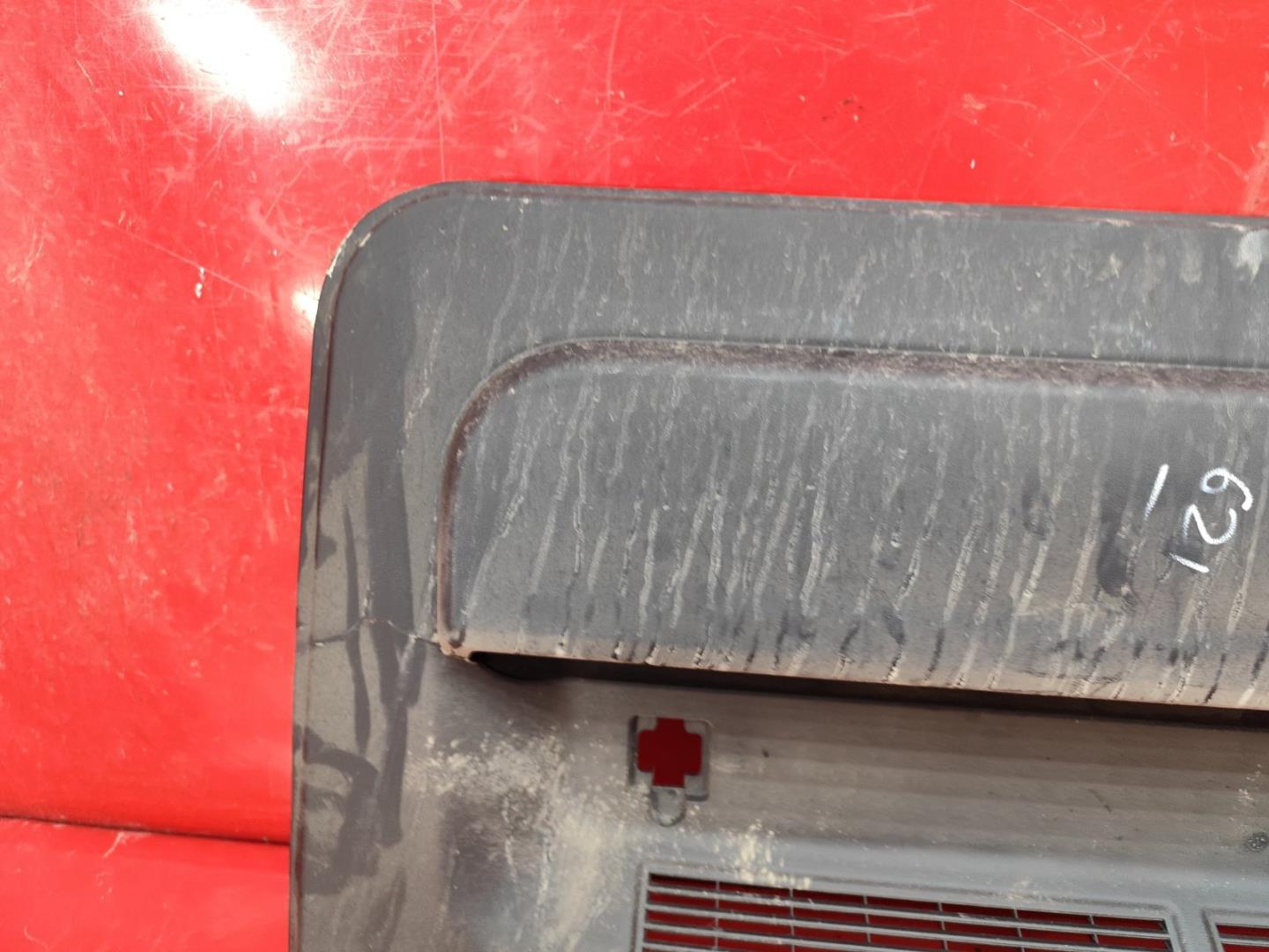 Обшивка крышки багажника