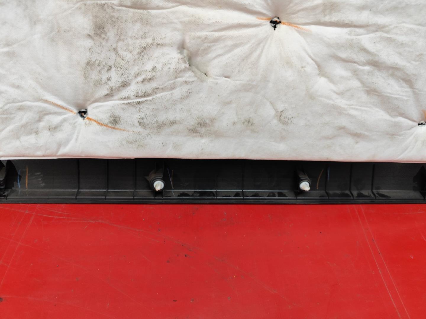 Обшивка крышки багажника