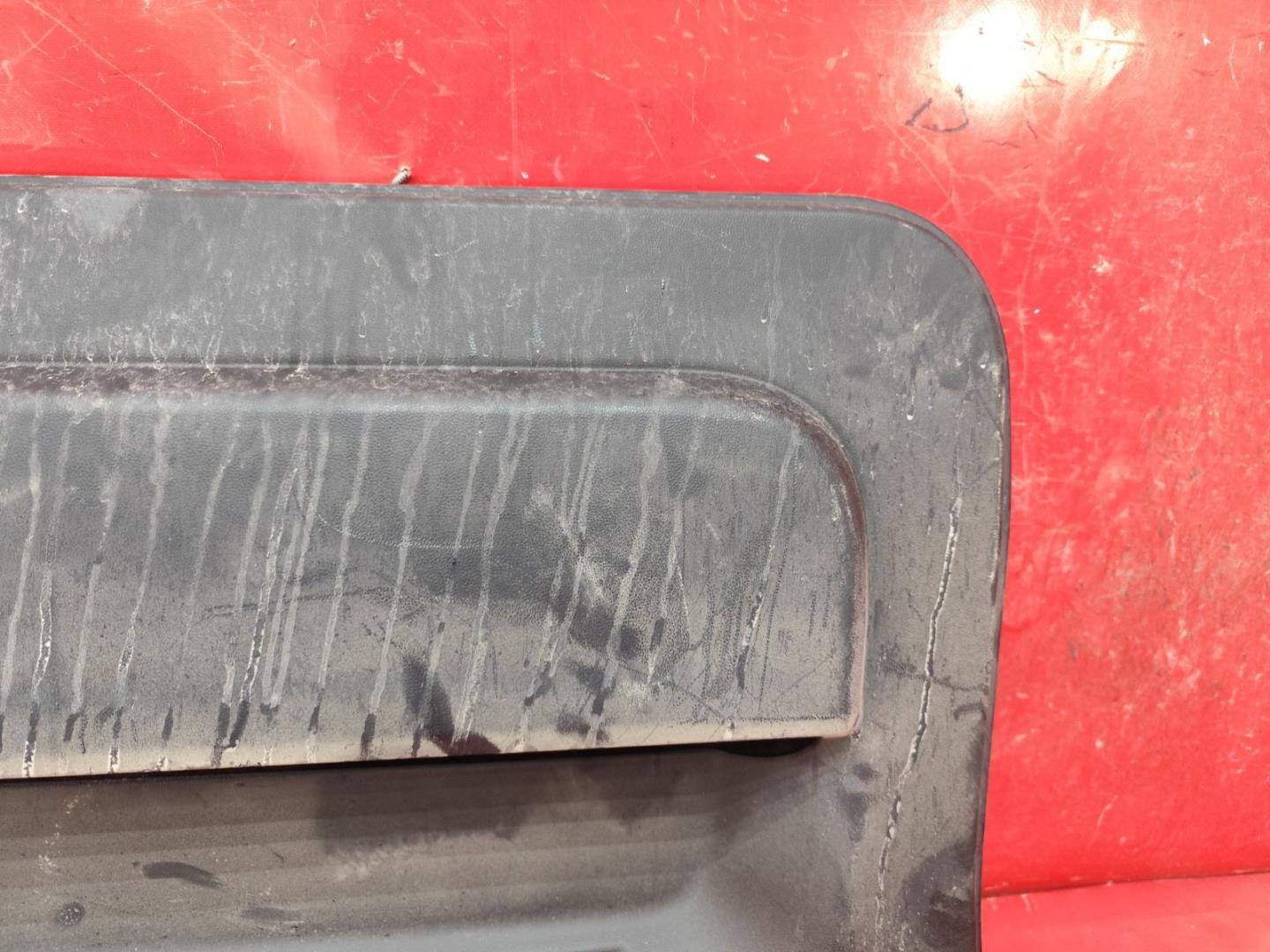 Обшивка крышки багажника