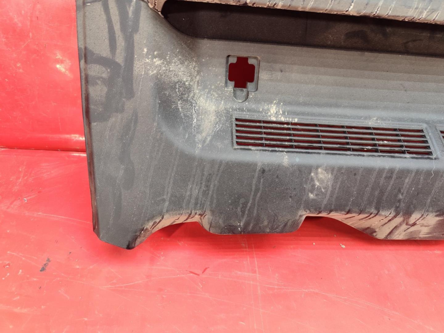 Обшивка крышки багажника