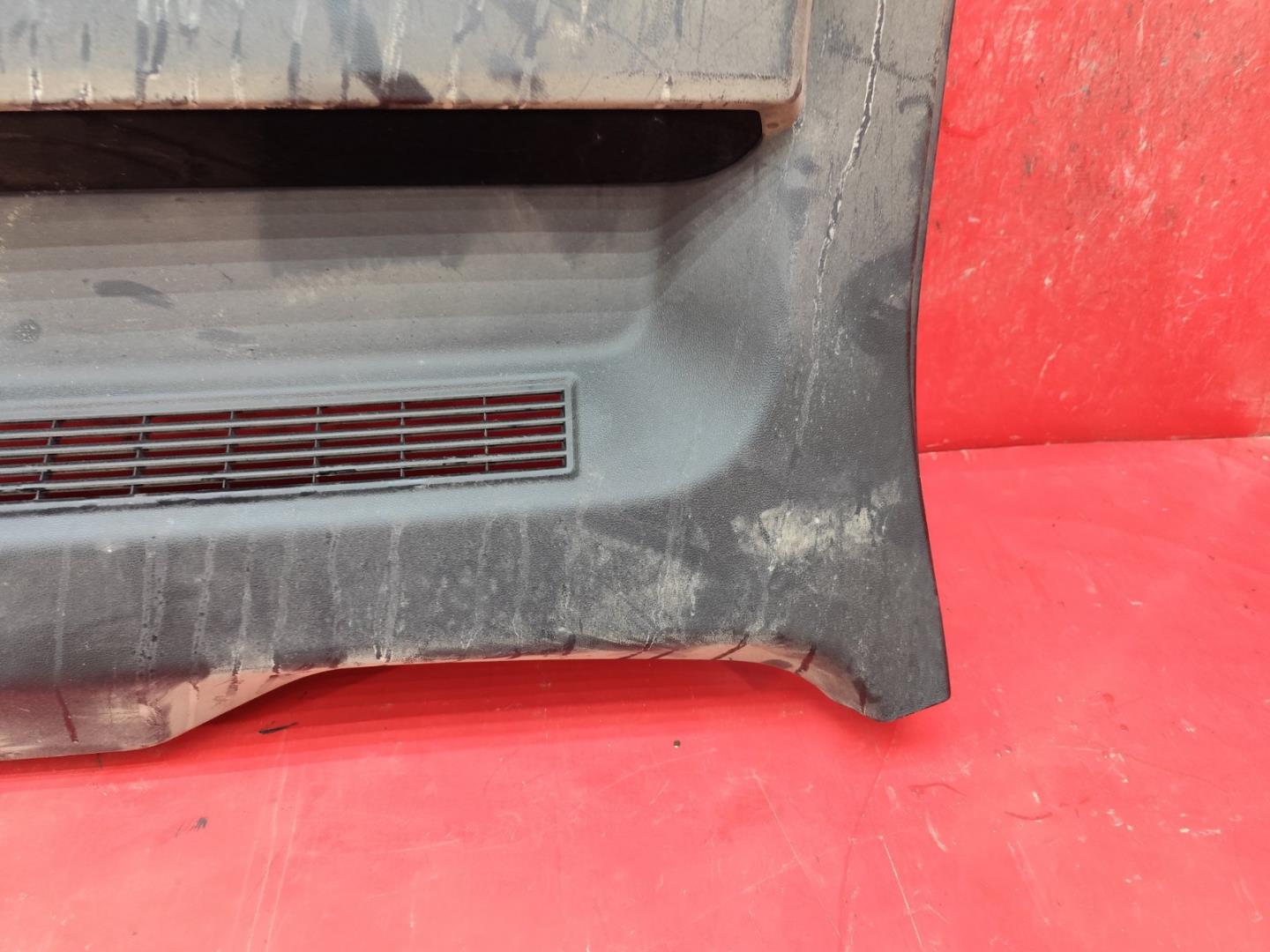 Обшивка крышки багажника