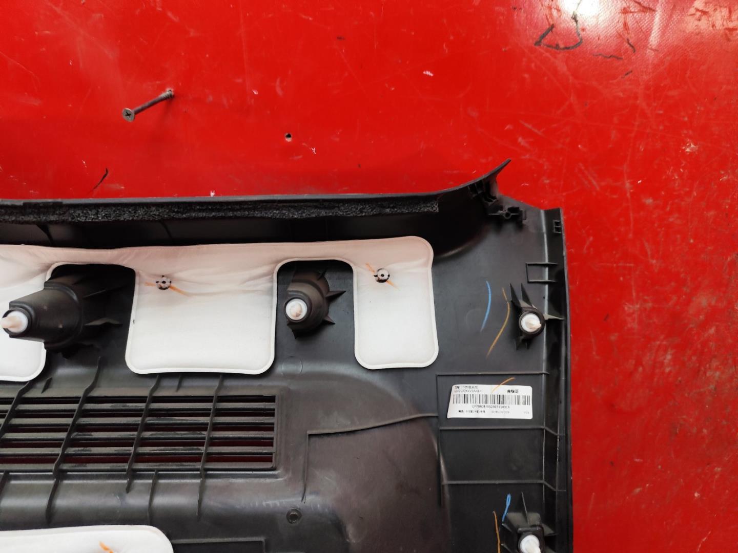 Обшивка крышки багажника