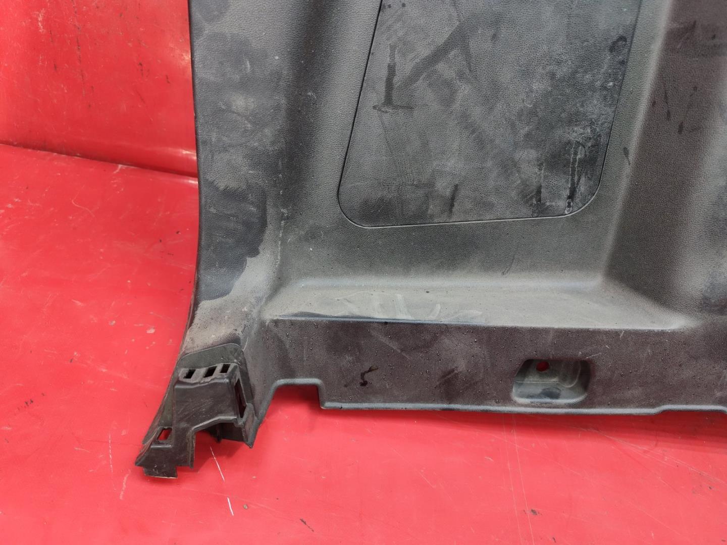 Обшивка багажника