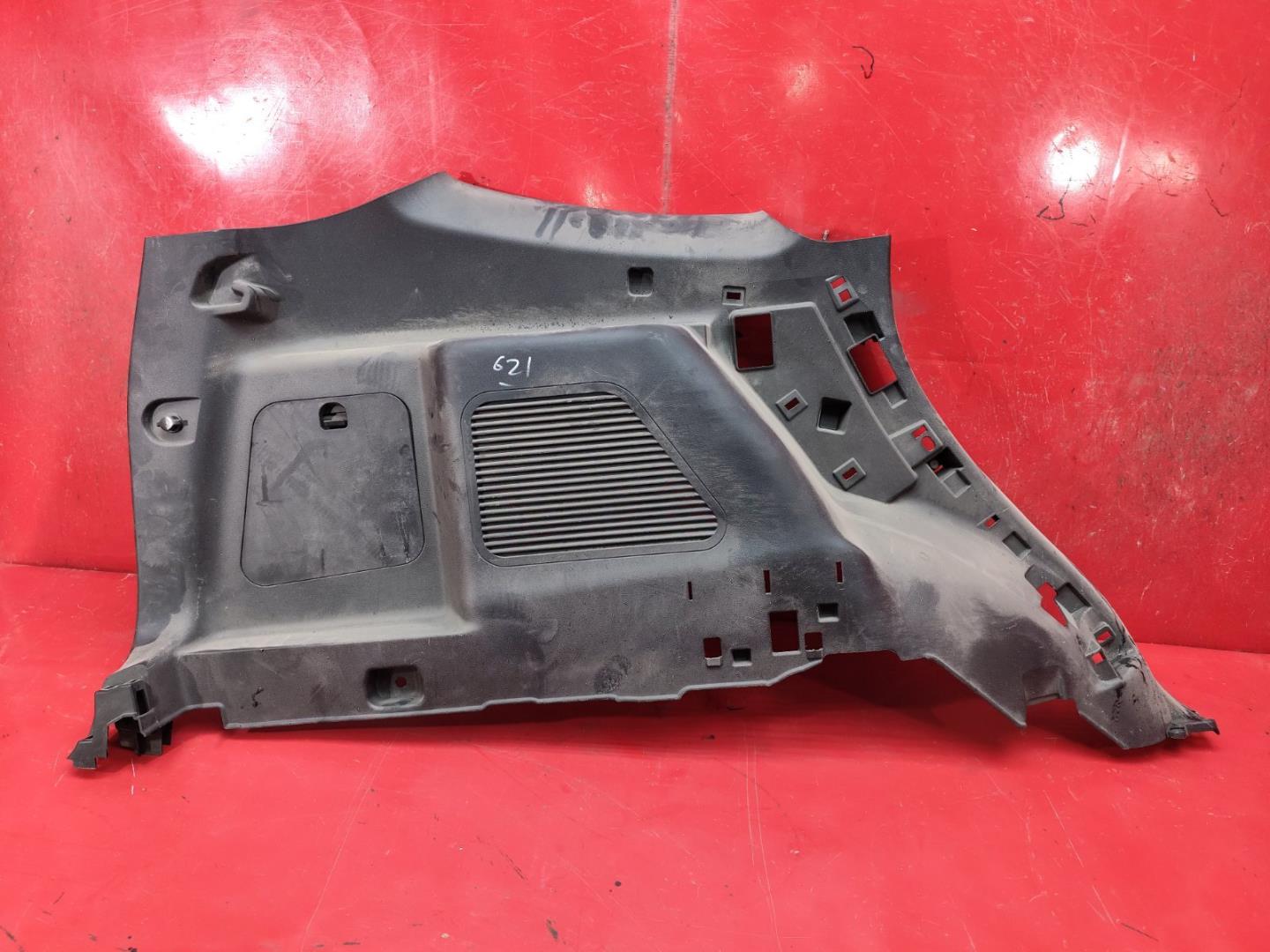 Обшивка багажника