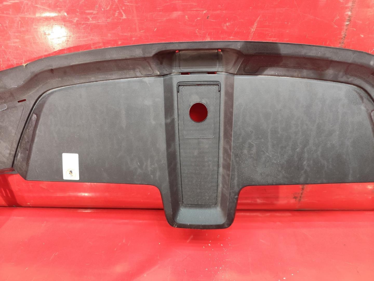 Кожух замка капота