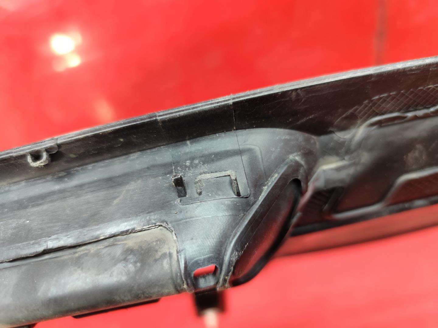 Кожух замка капота