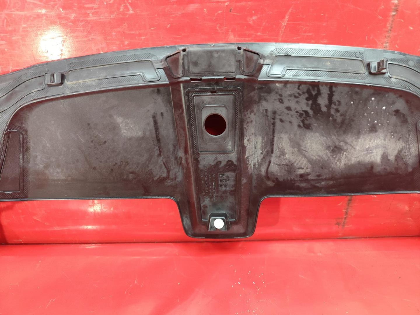 Кожух замка капота