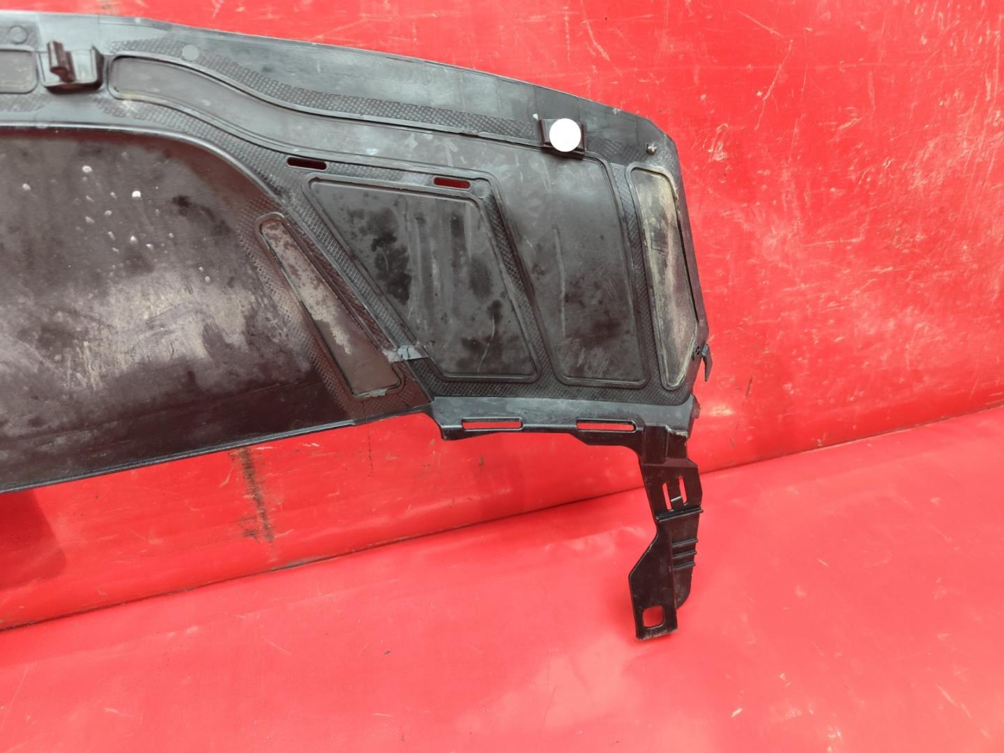 Кожух замка капота