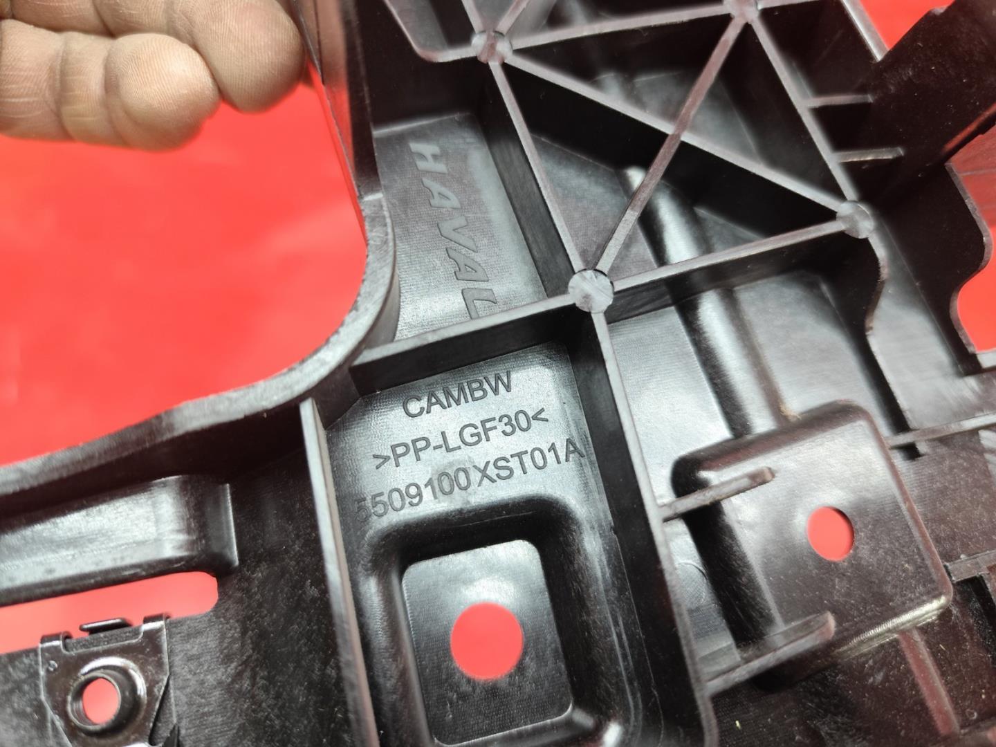 Кронштейн решетки радиатора