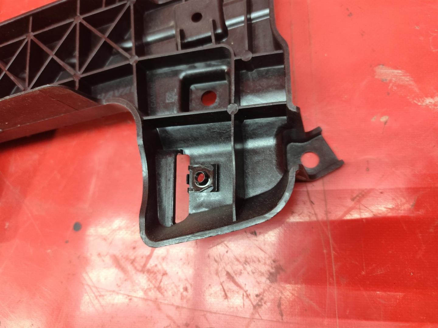 Кронштейн решетки радиатора