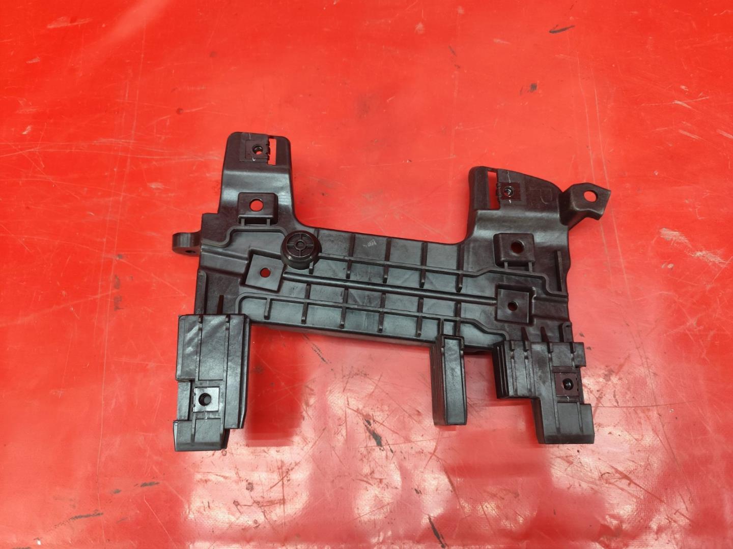 Кронштейн решетки радиатора