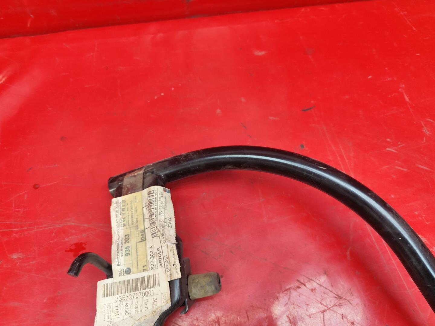 Петля крышки багажника