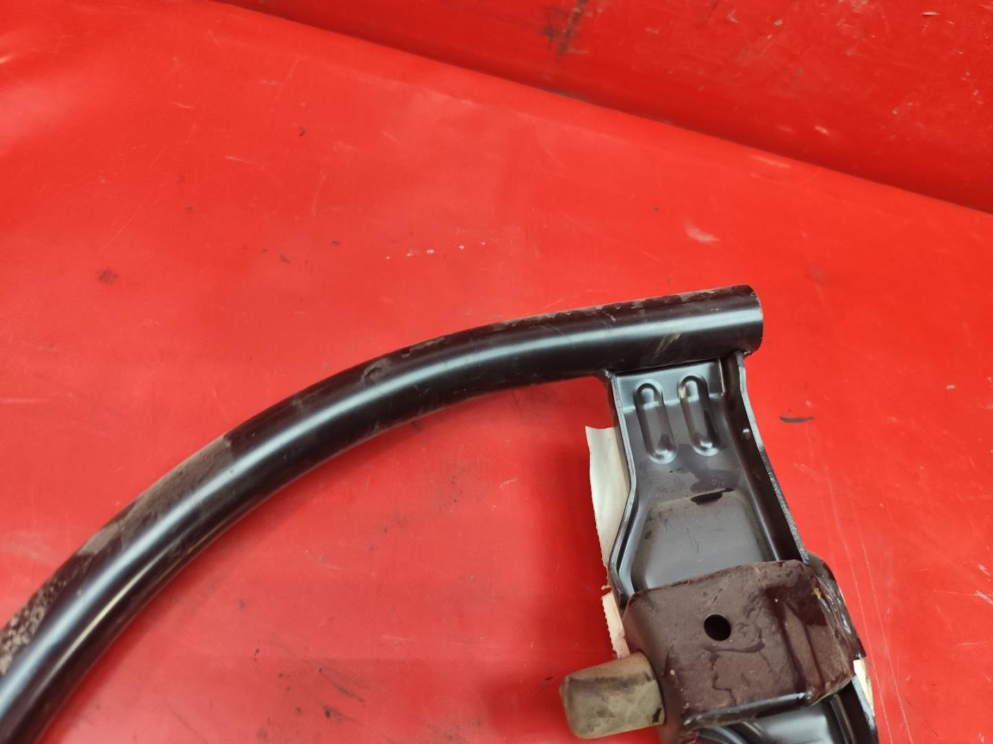 Петля крышки багажника