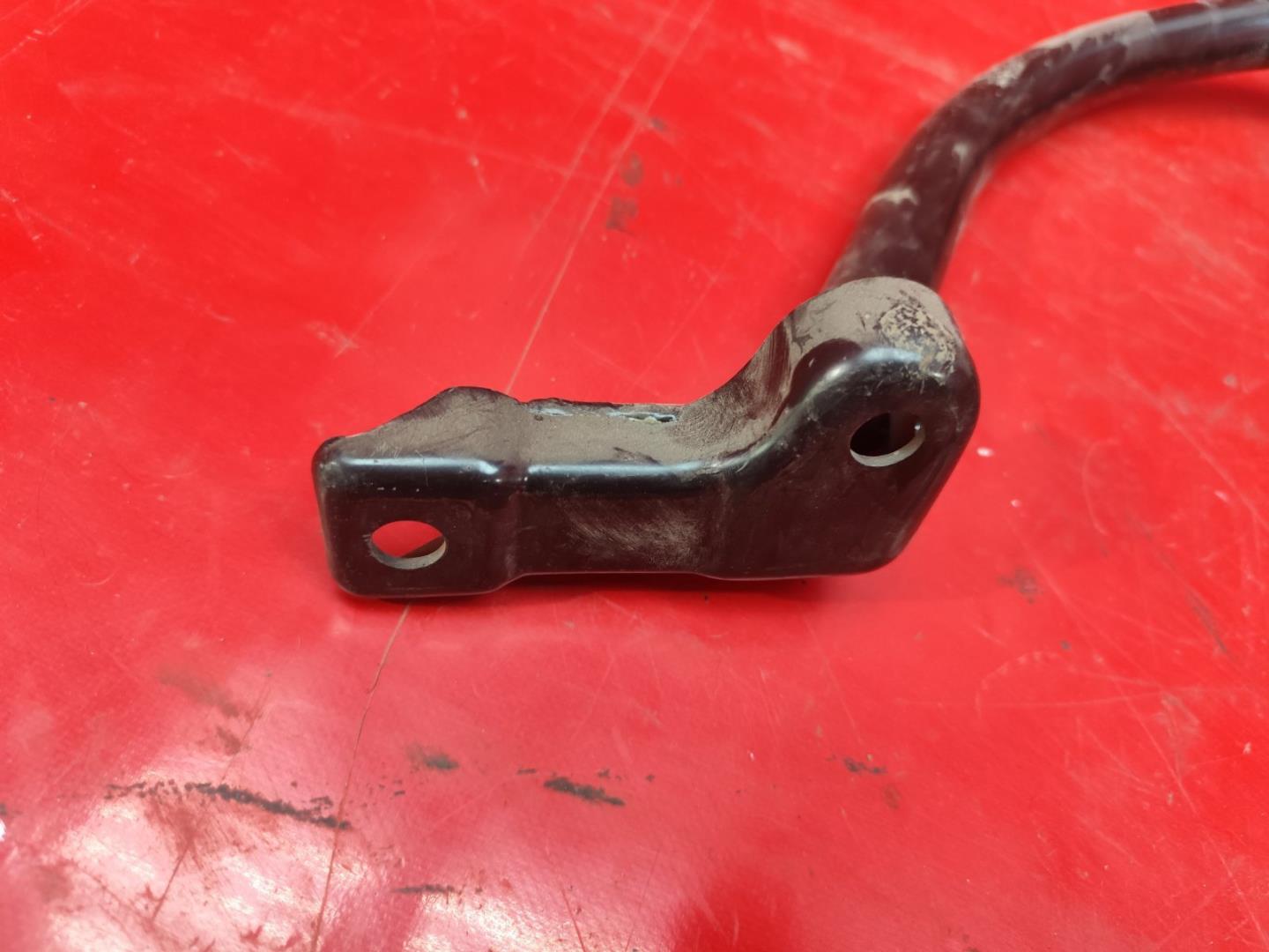 Петля крышки багажника