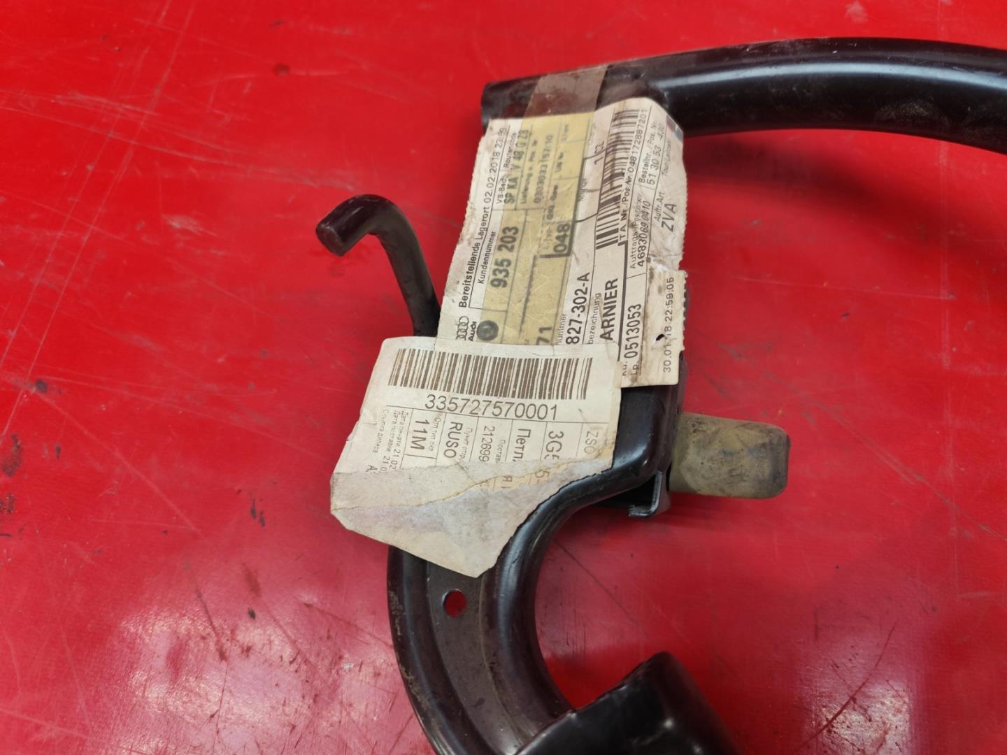 Петля крышки багажника