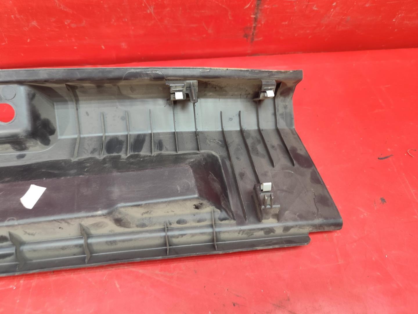 Кожух замка капота