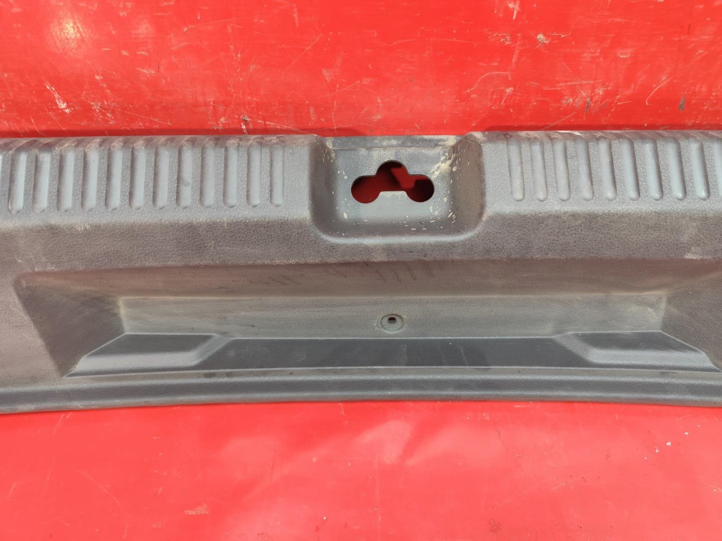 Кожух замка капота