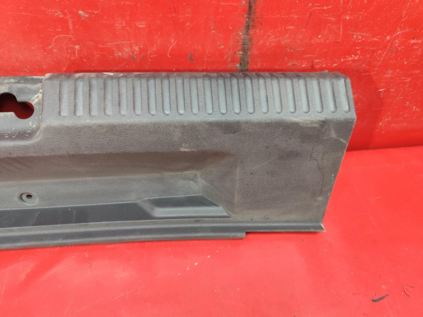 Кожух замка капота