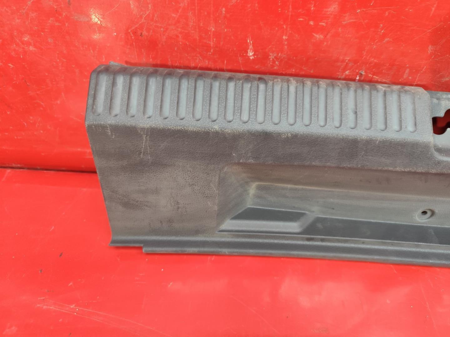 Кожух замка капота