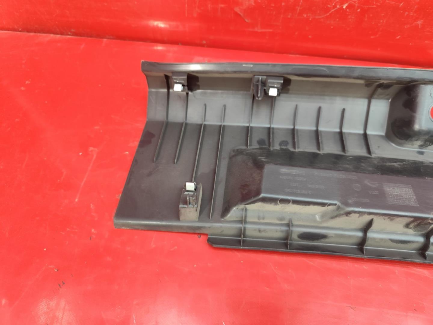 Кожух замка капота