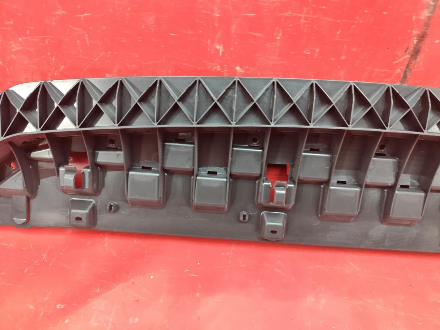 Пыльник переднего бампера