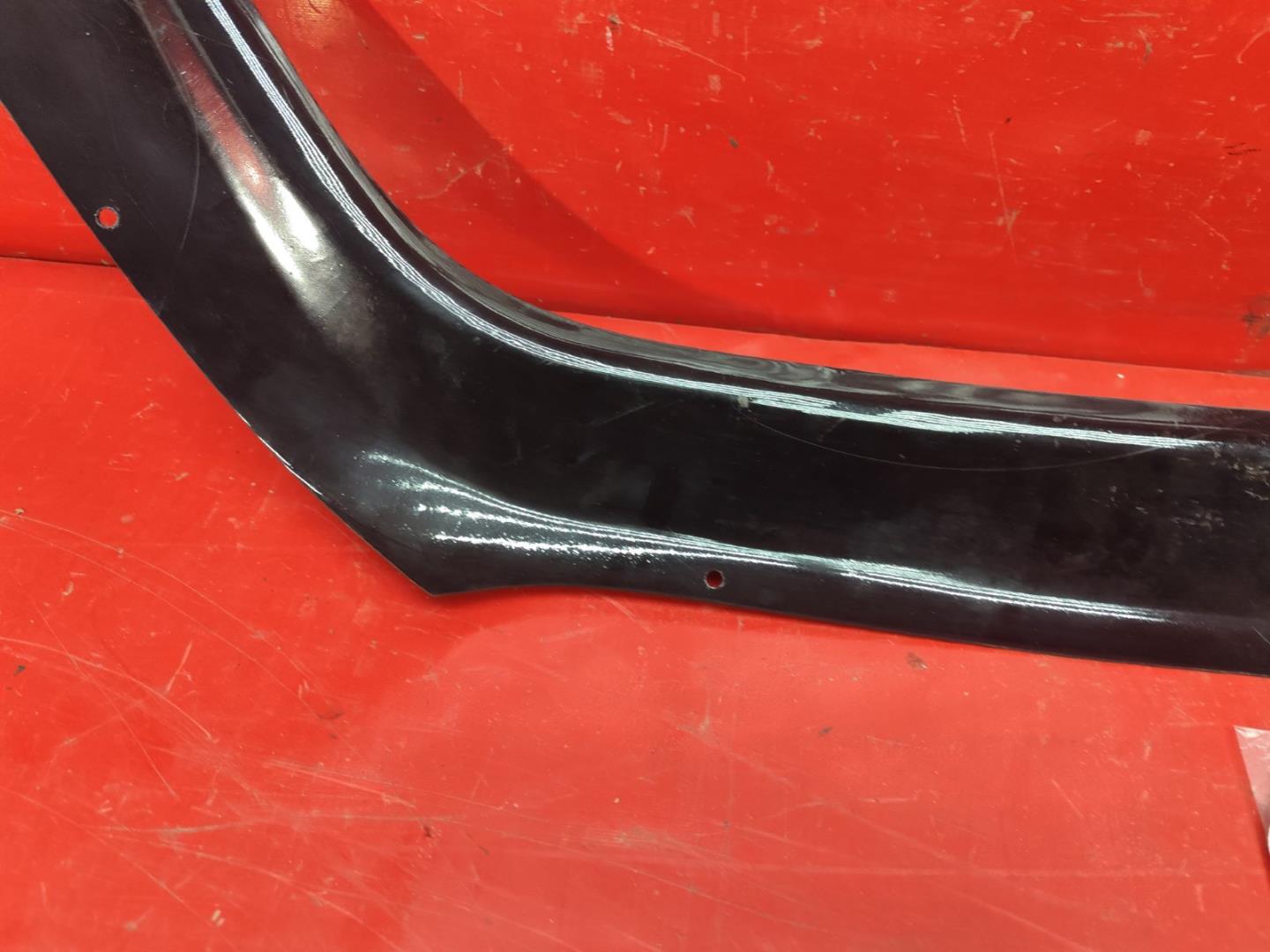 Дефлектор капота