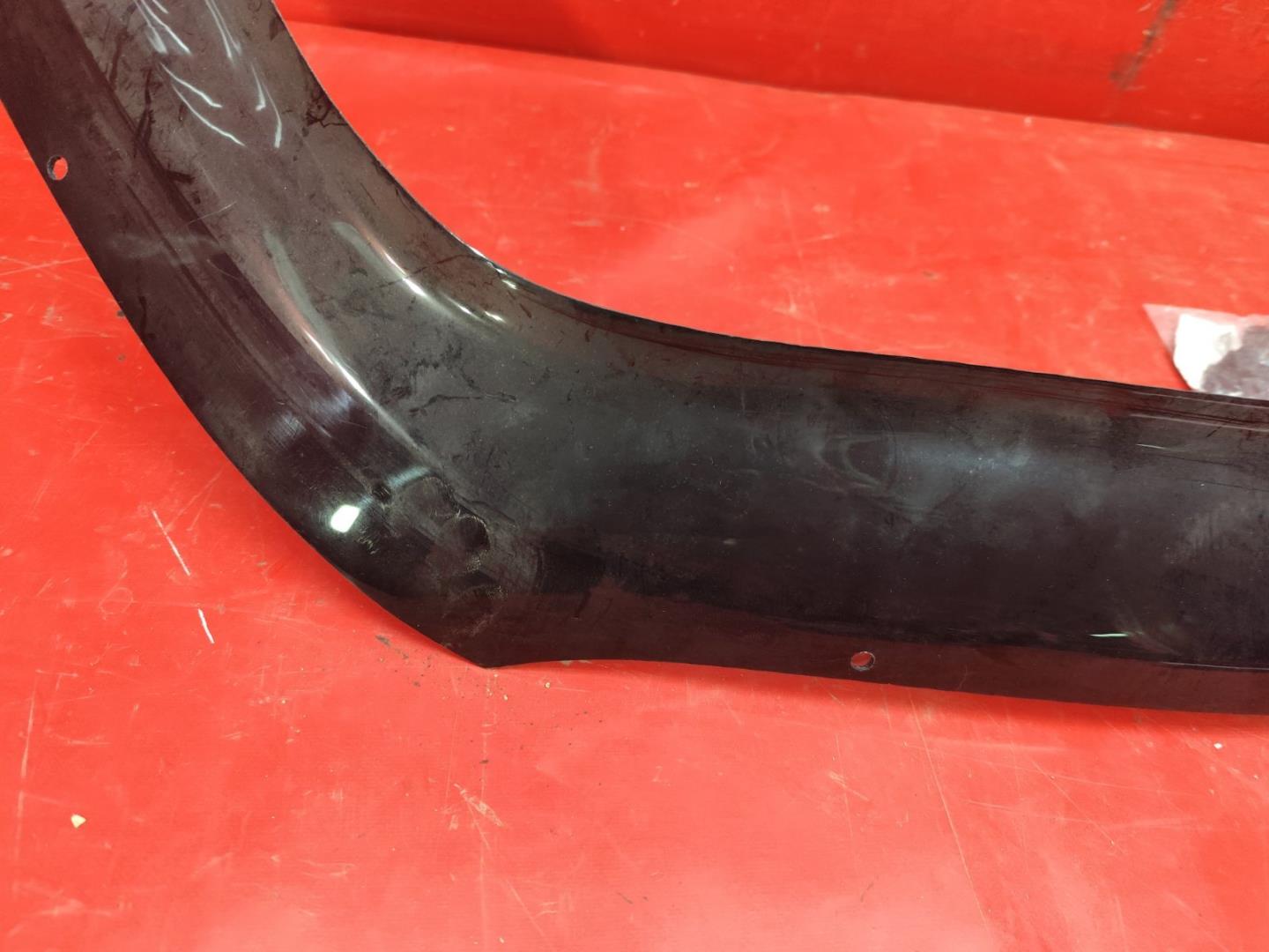 Дефлектор капота