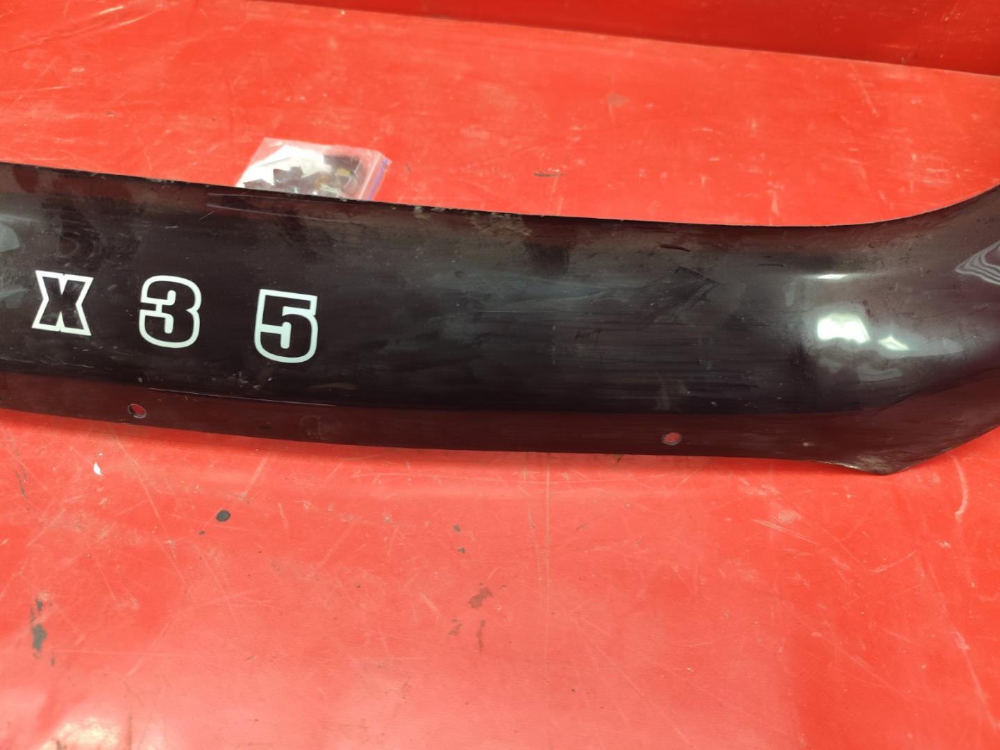 Дефлектор капота