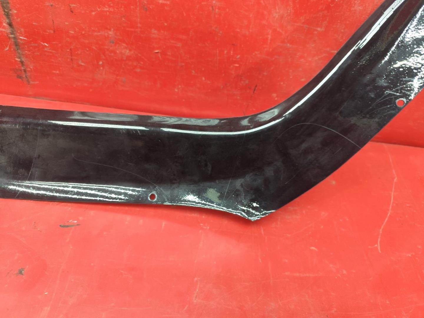 Дефлектор капота