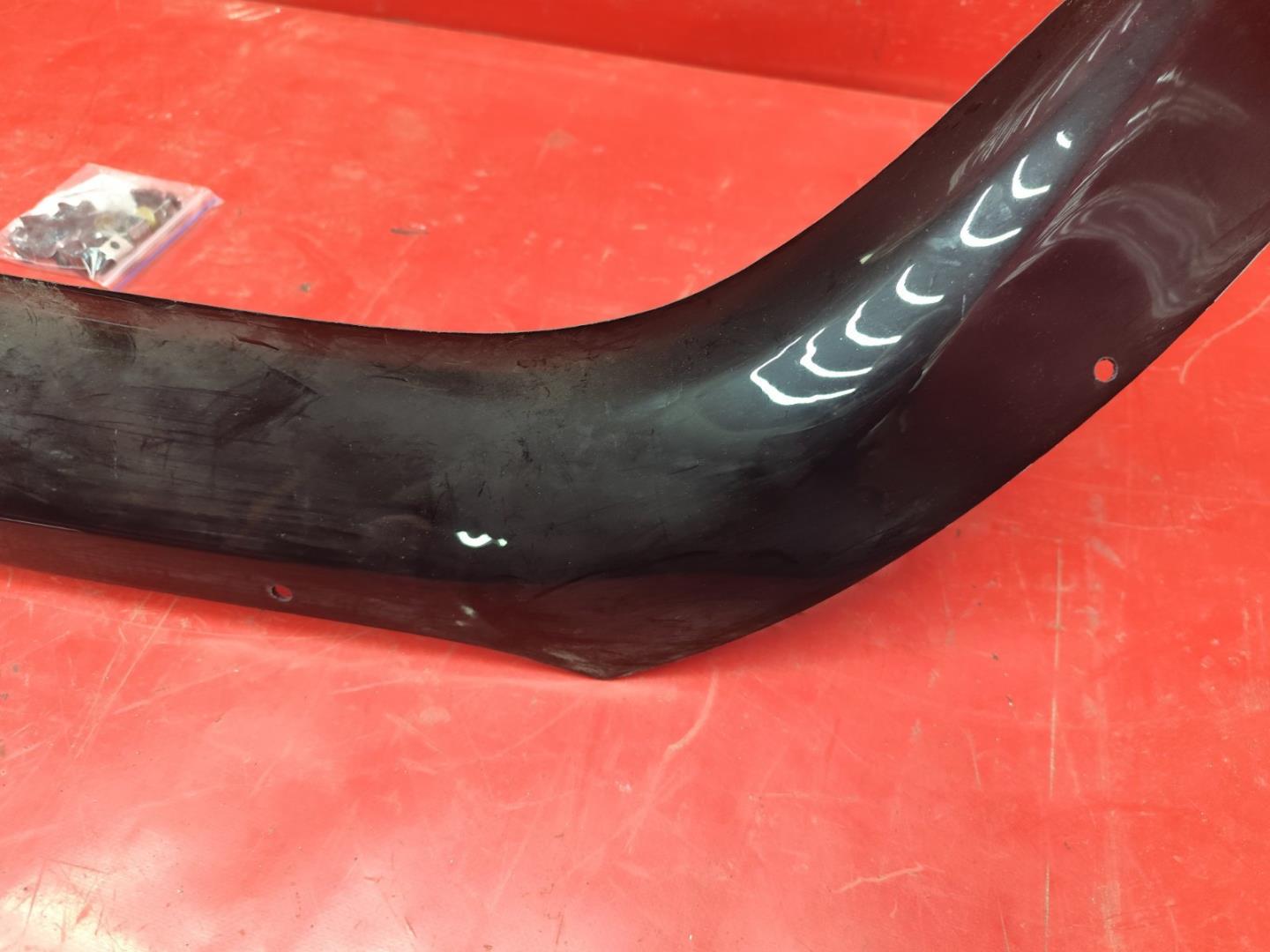 Дефлектор капота