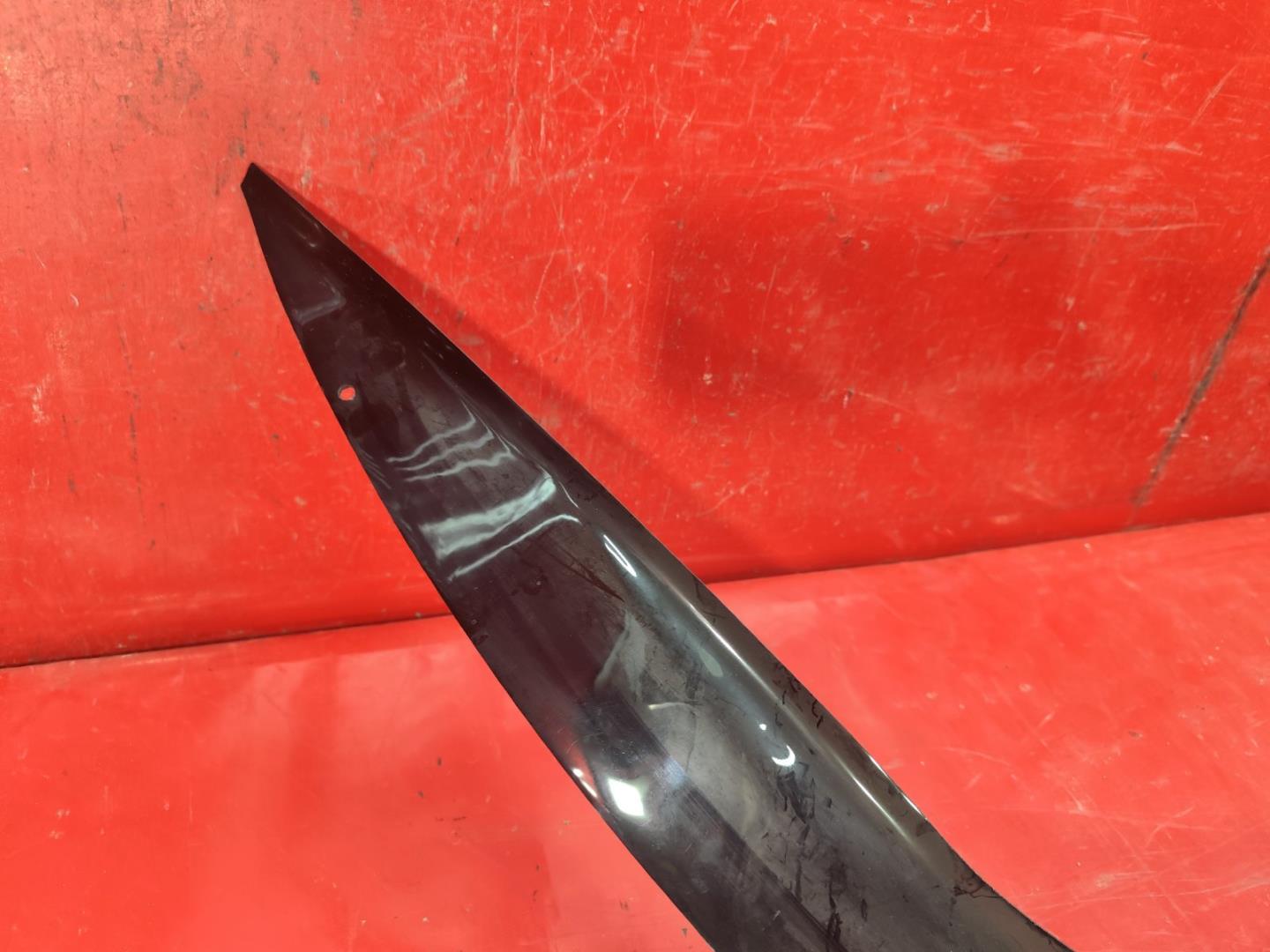 Дефлектор капота