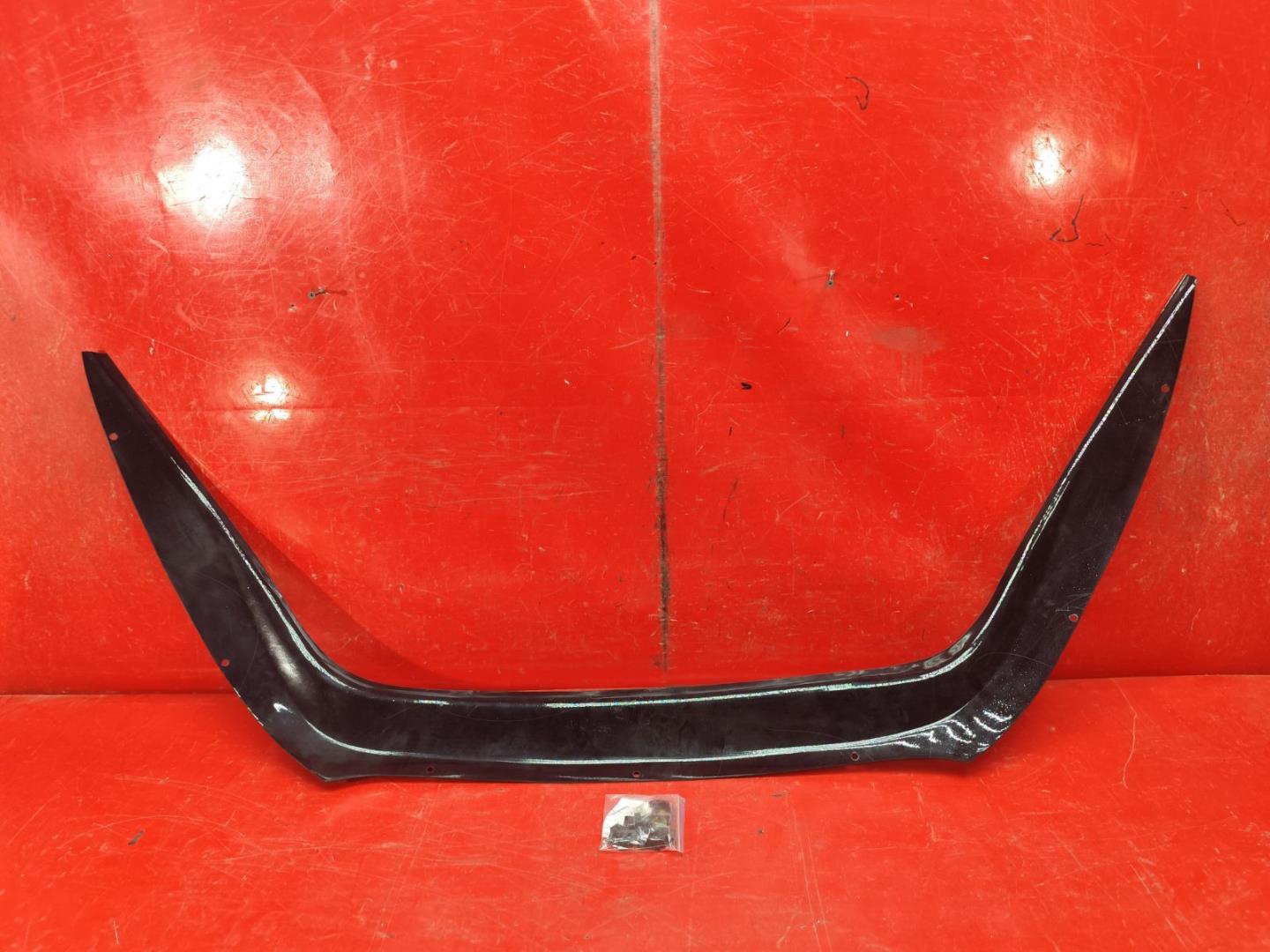 Дефлектор капота