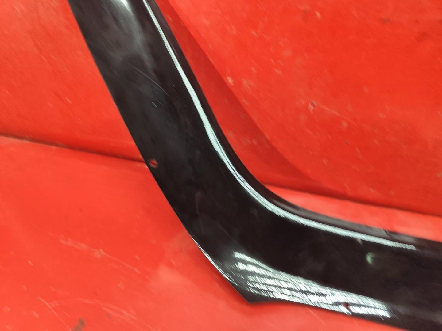 Дефлектор капота