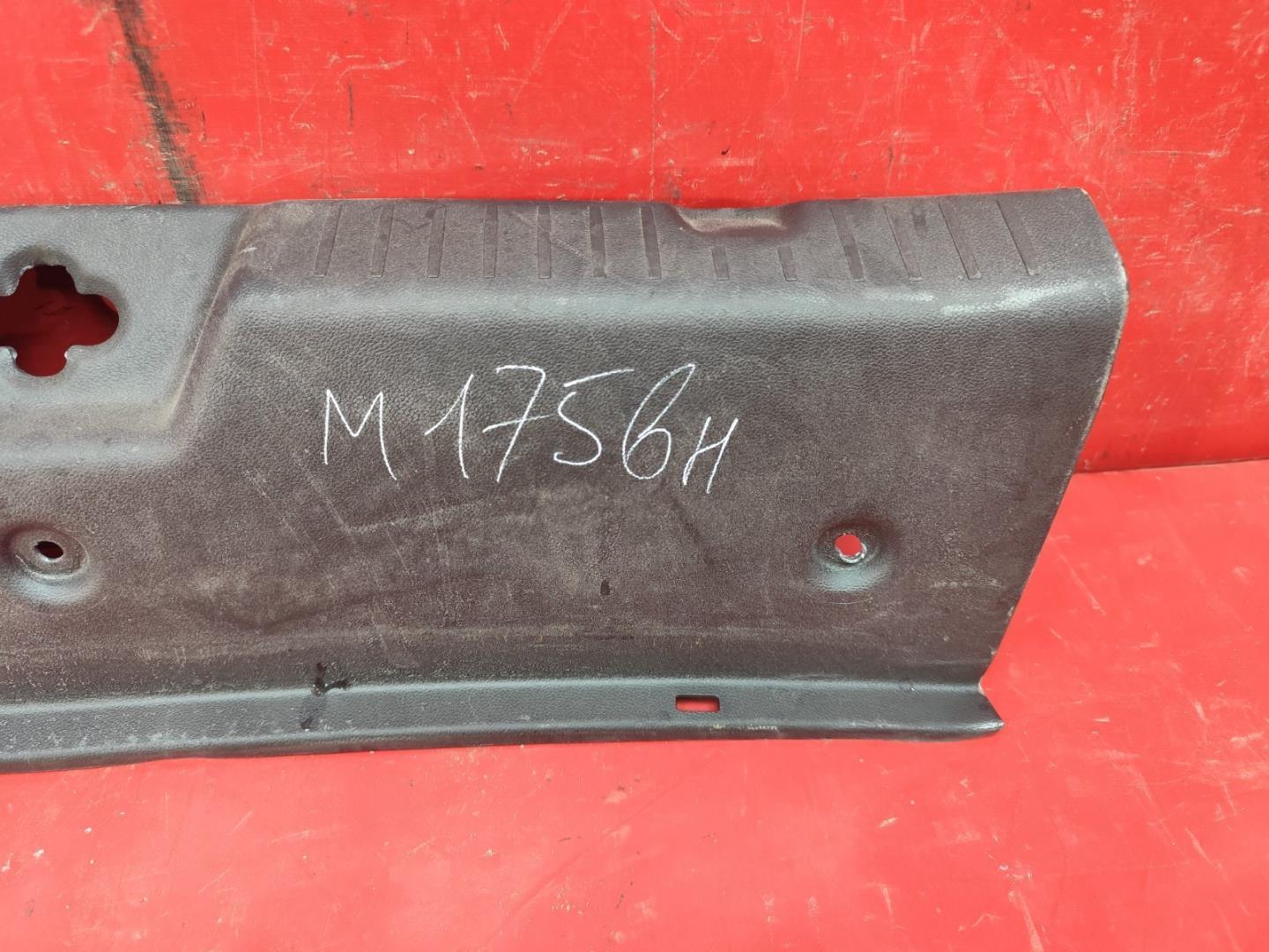 Кожух замка багажника