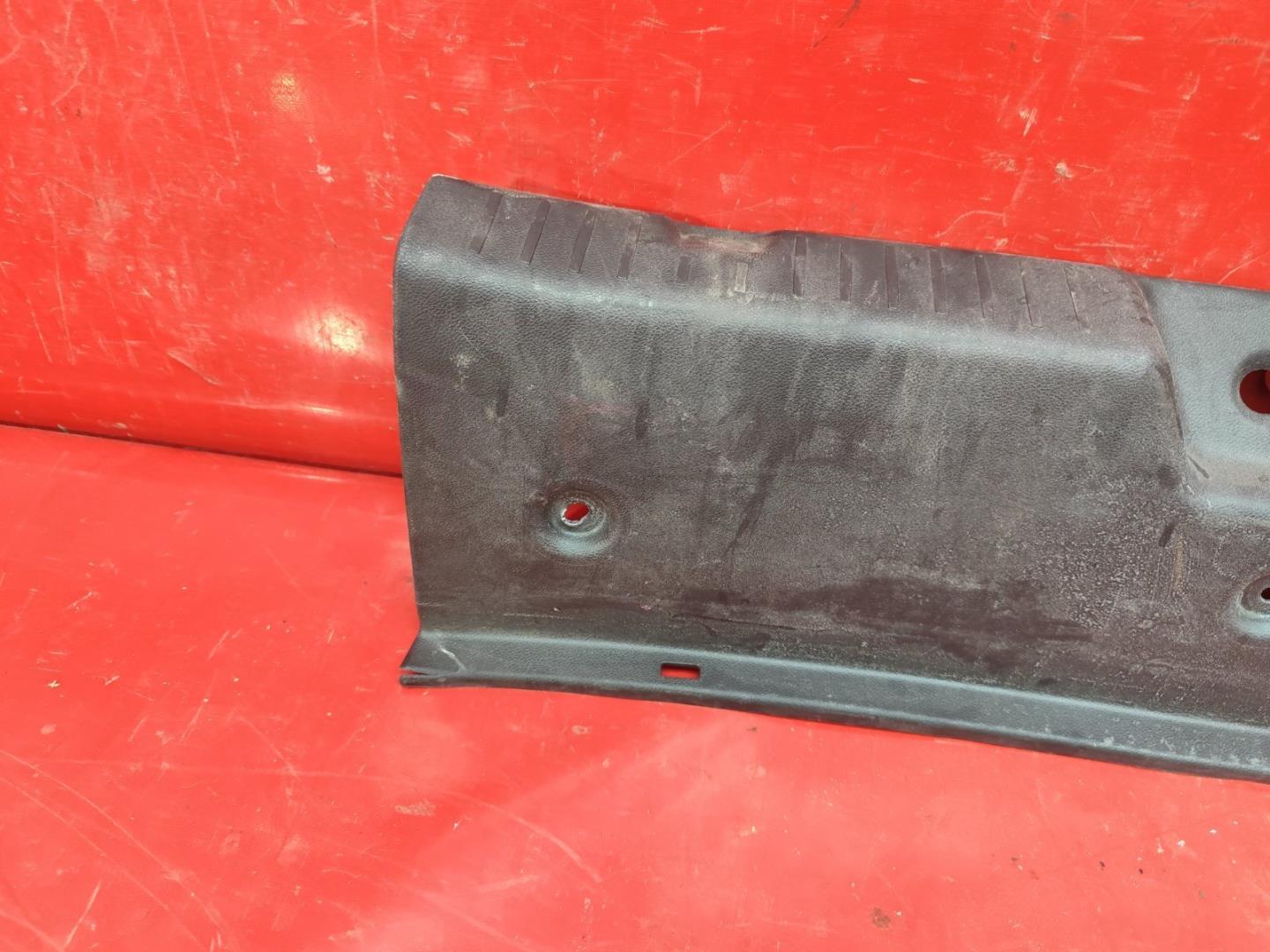 Кожух замка багажника