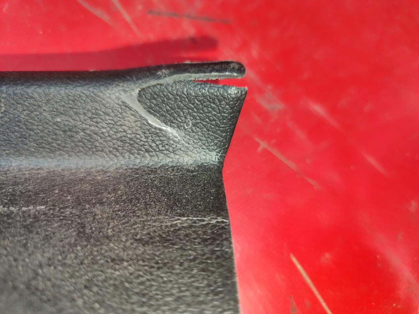 Кожух замка багажника