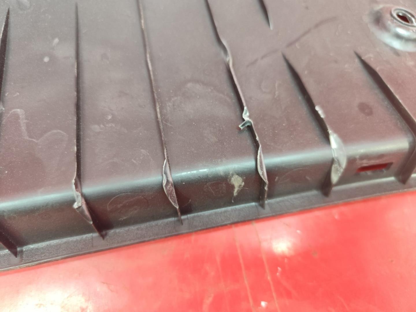 Кожух замка багажника