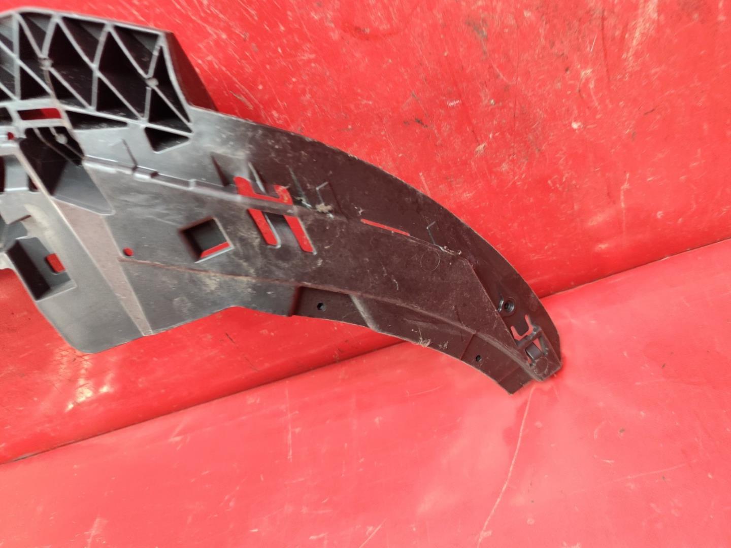 Пыльник переднего бампера