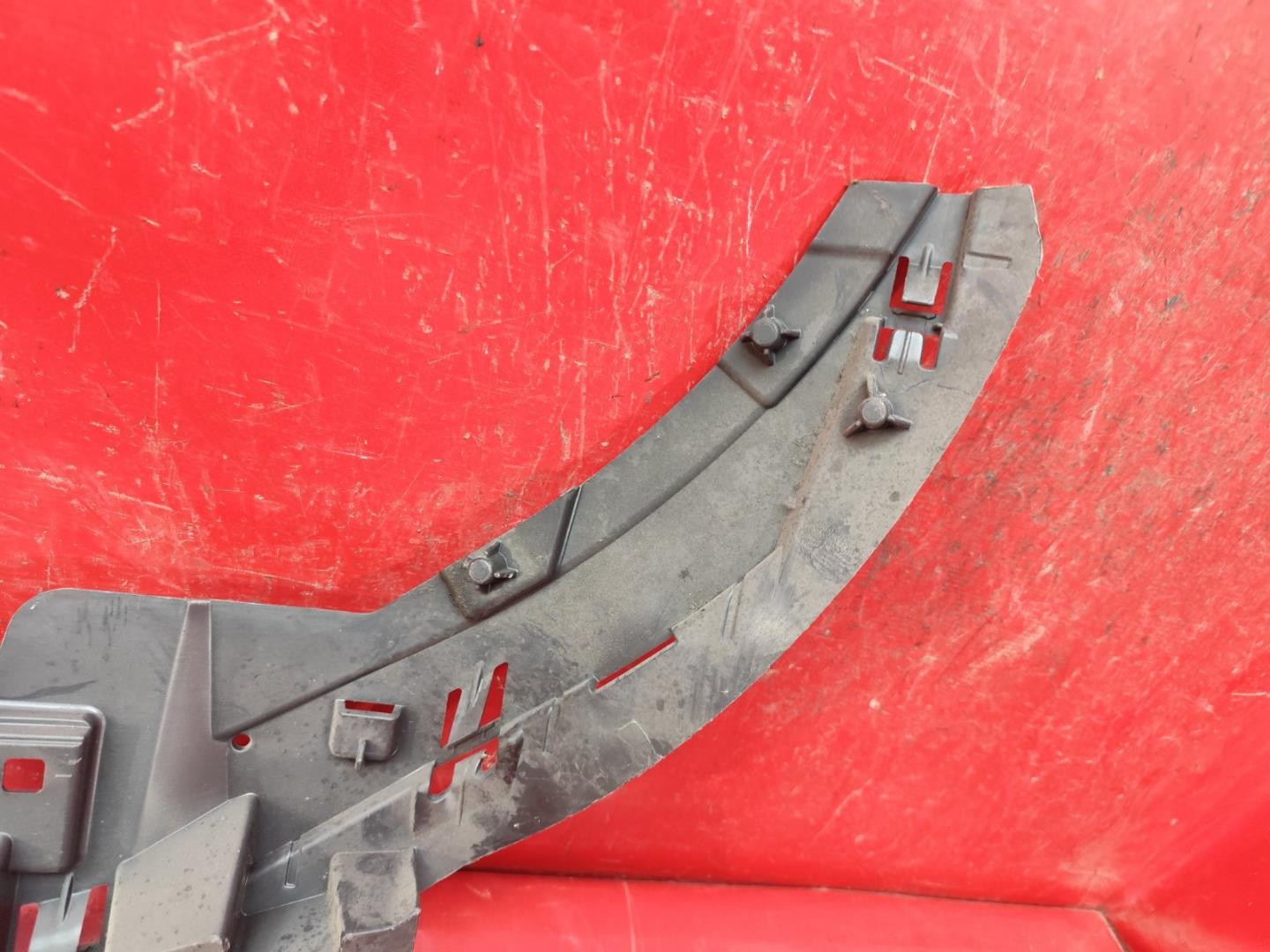 Пыльник переднего бампера