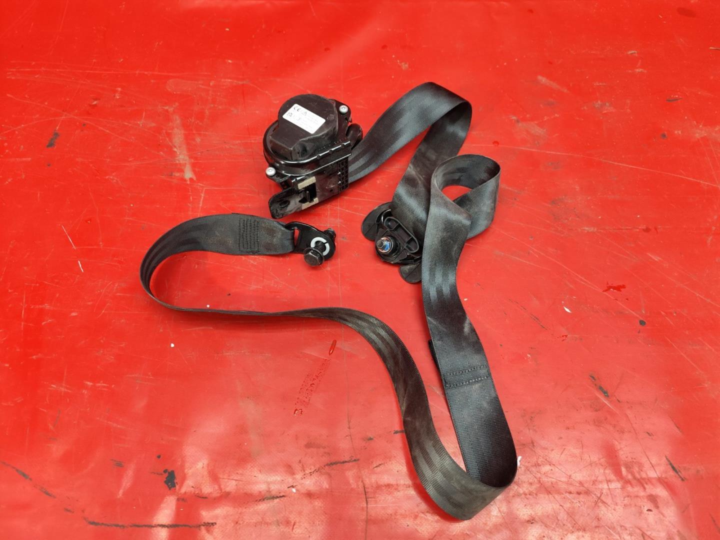 Ремень безопасности