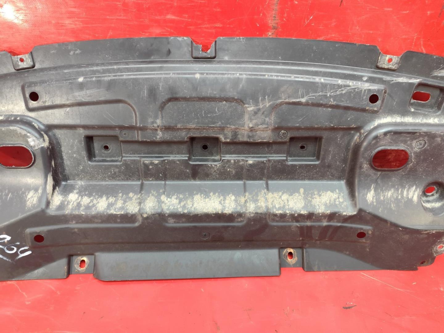 Пыльник переднего бампера