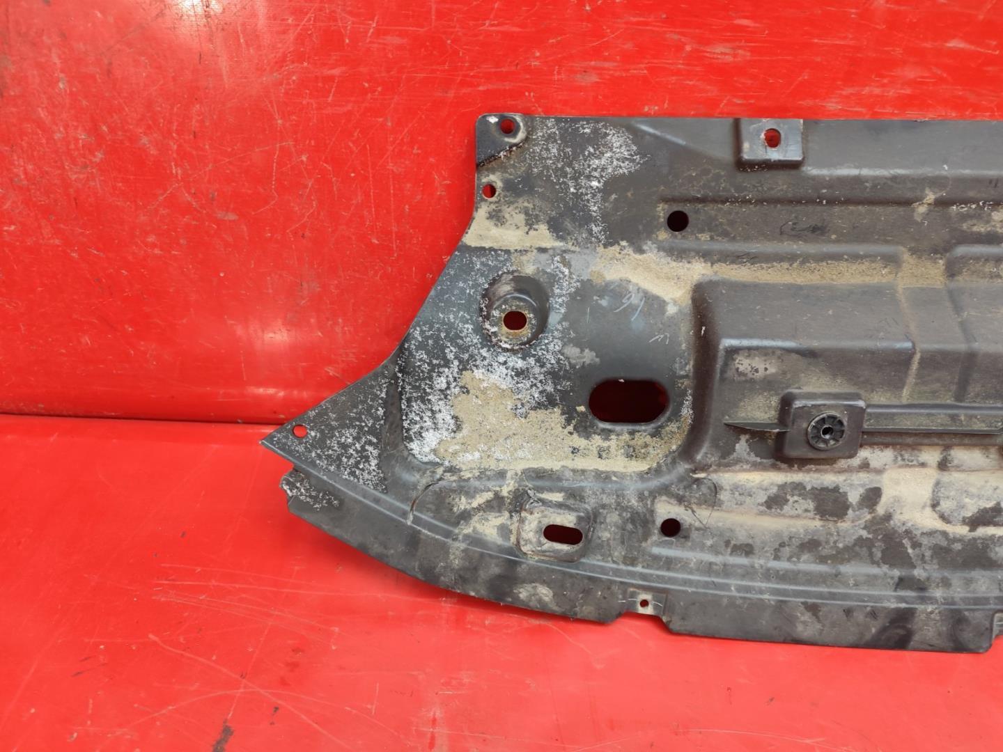 Пыльник переднего бампера