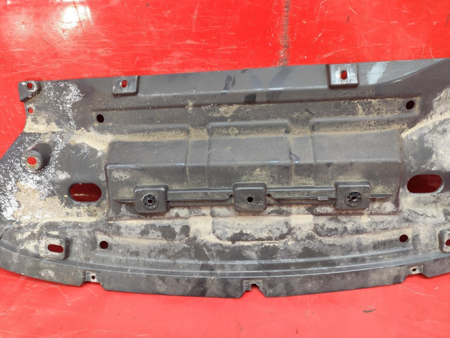 Пыльник переднего бампера