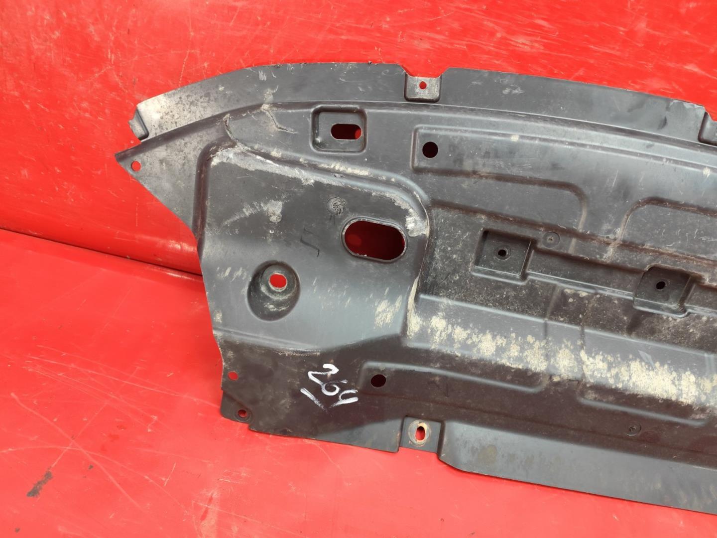 Пыльник переднего бампера