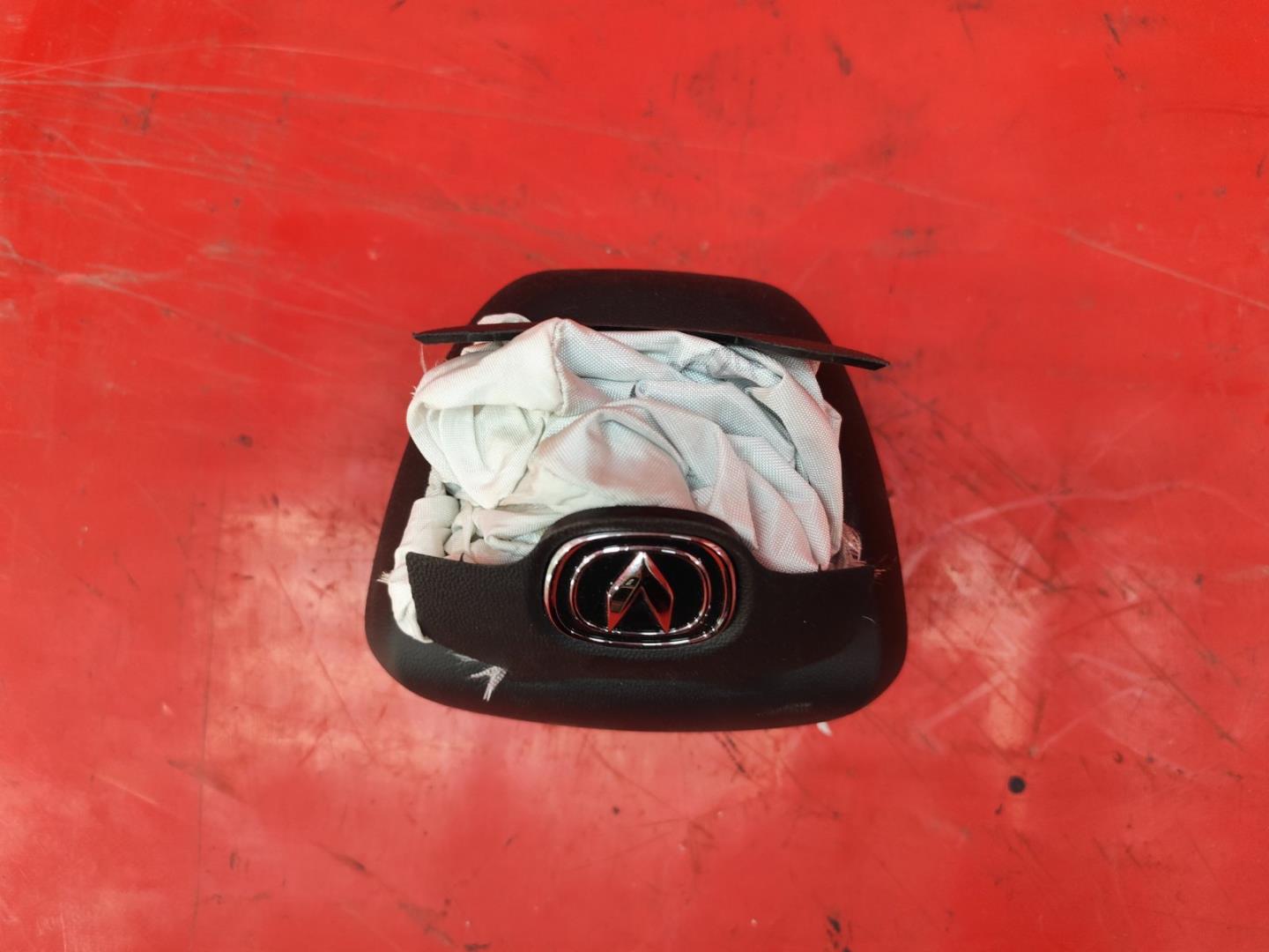 Подушка безопасности в рулевое колесо