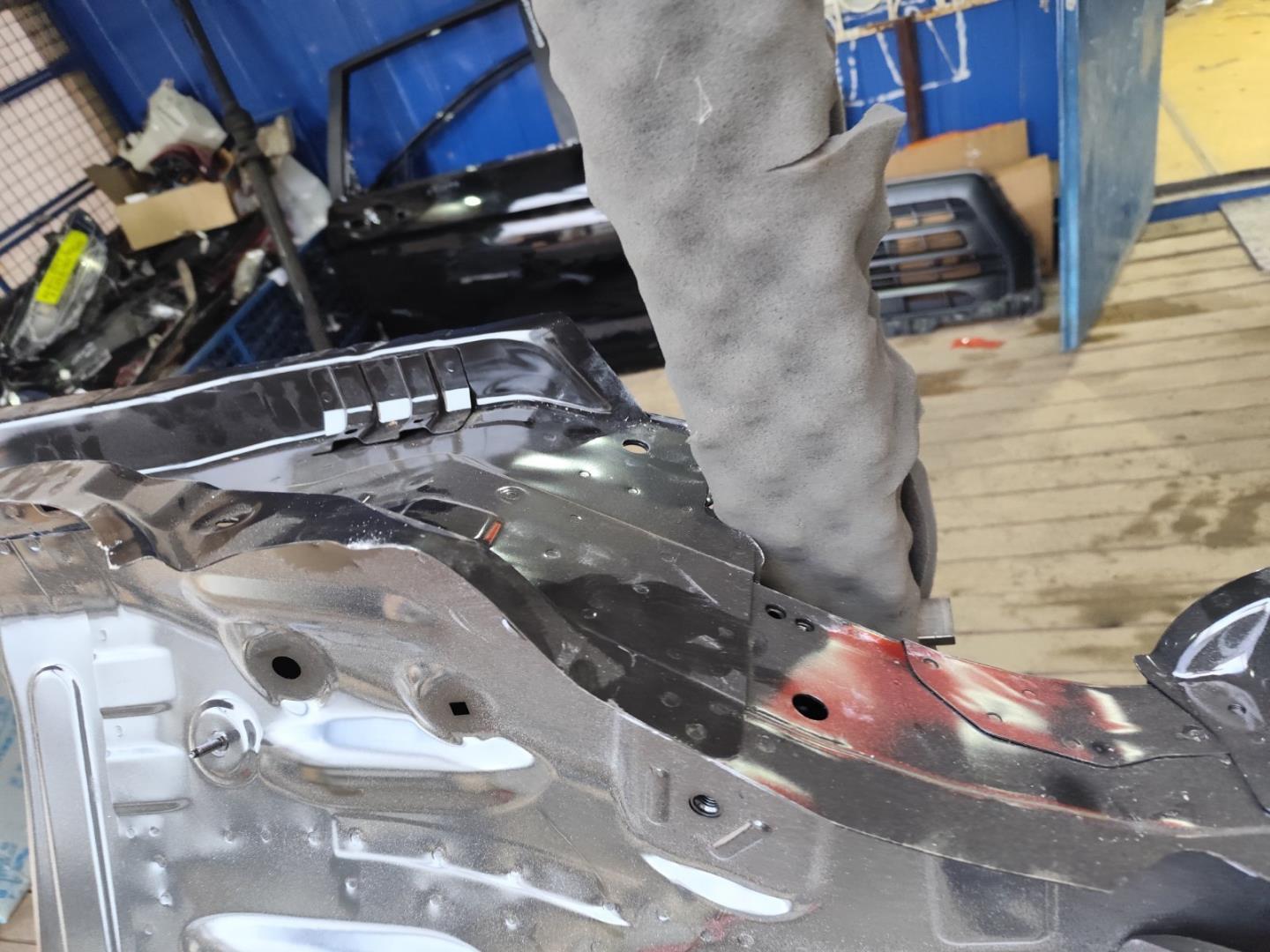 Пол багажника