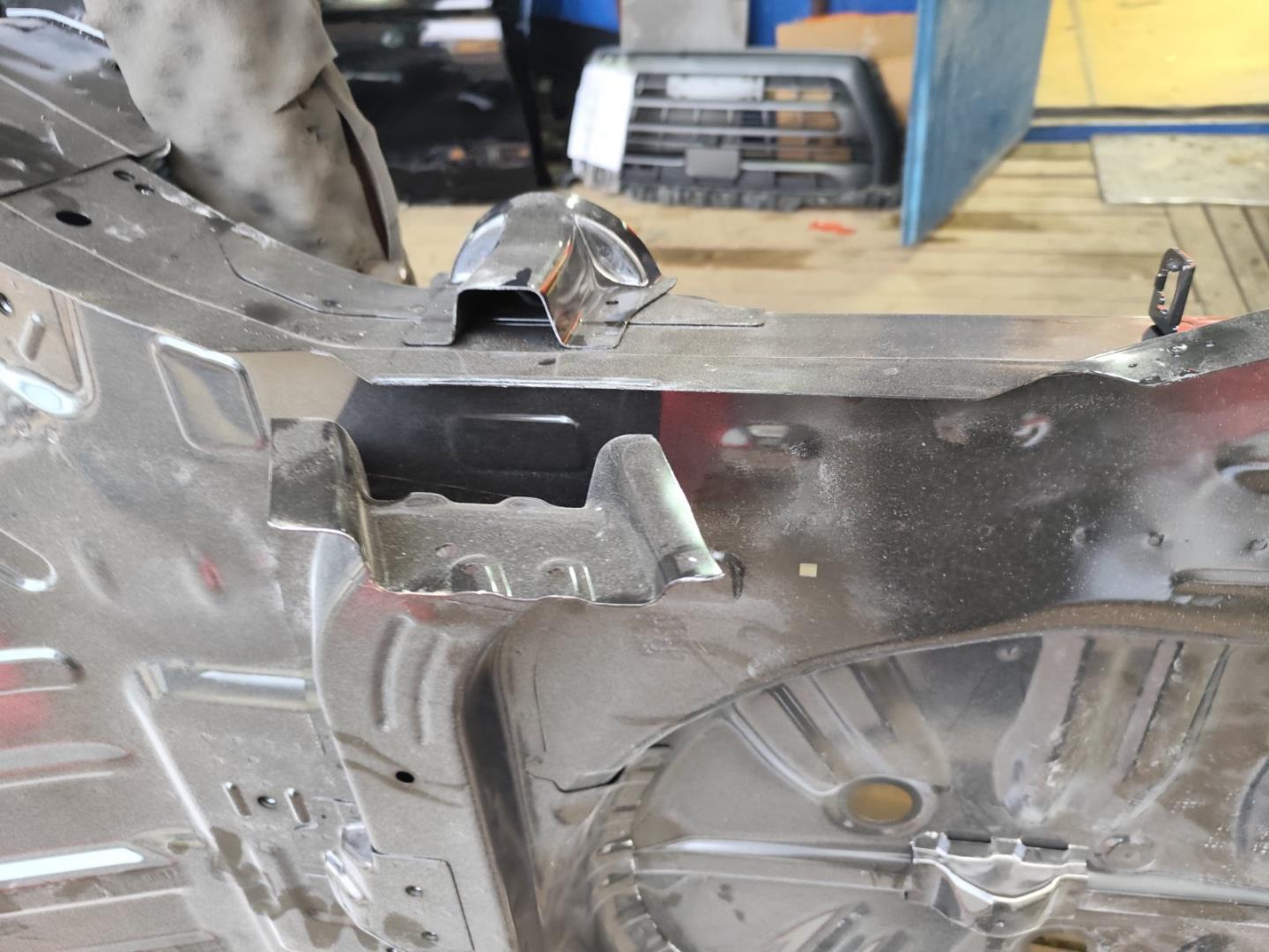 Пол багажника