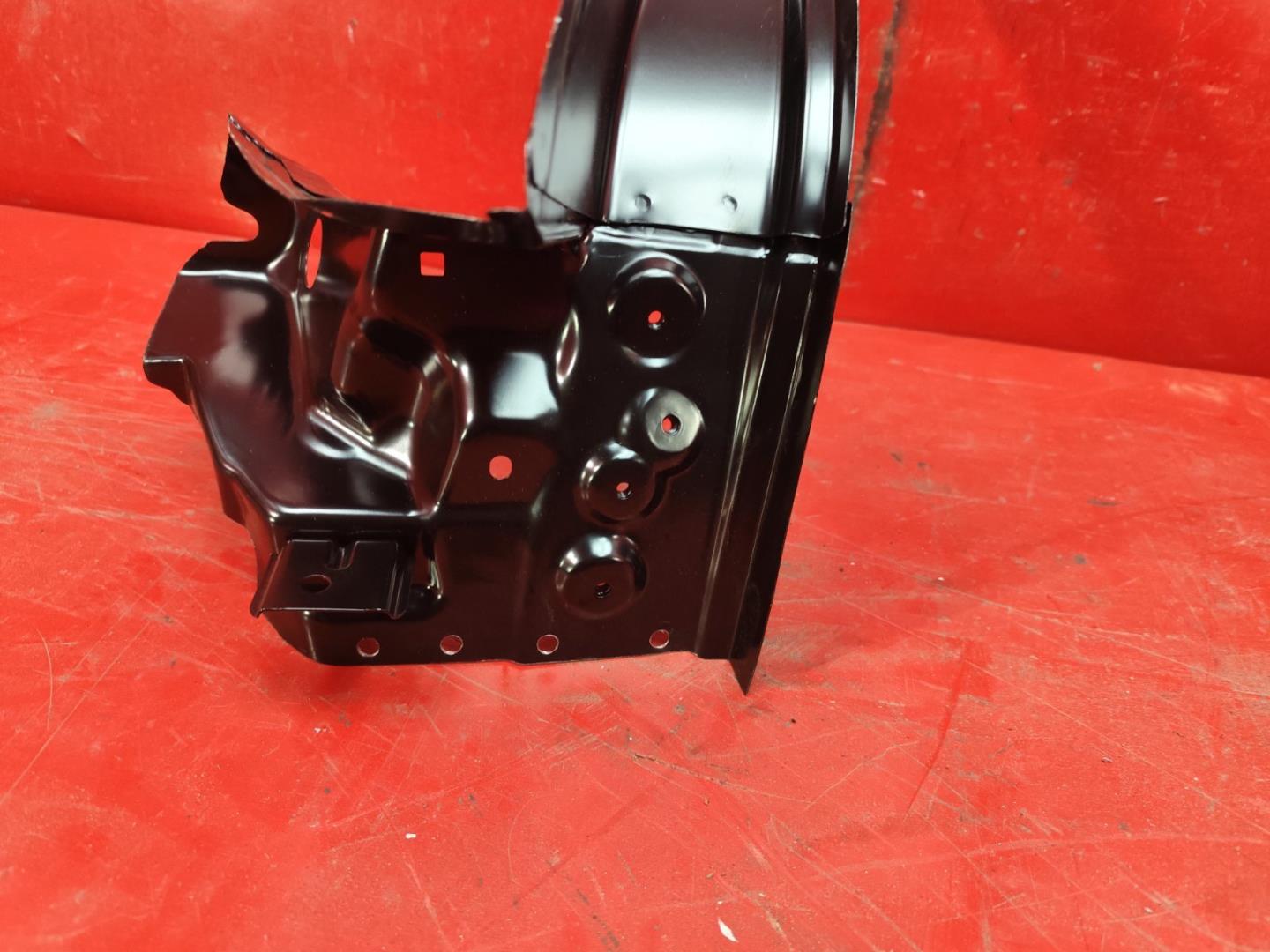 Кузовной элемент