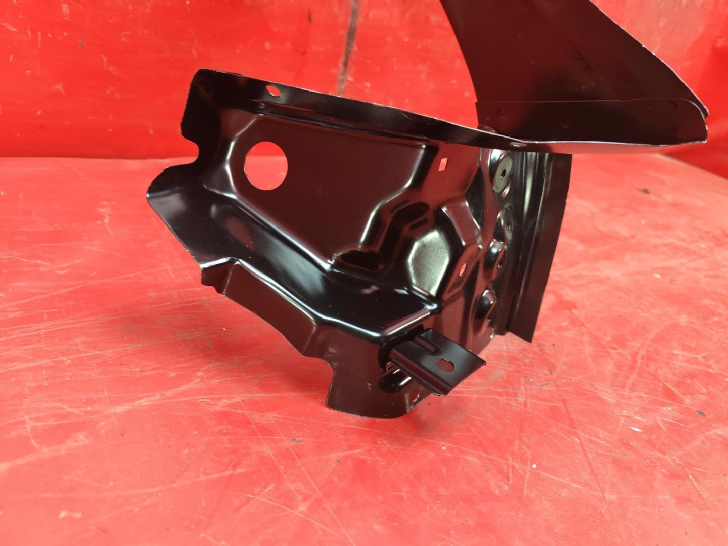 Кузовной элемент