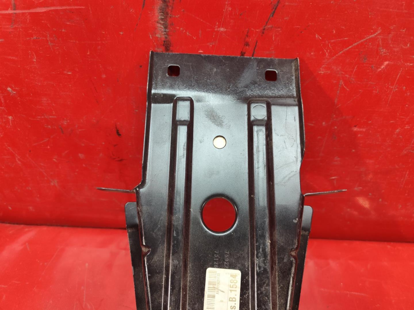 Кузовной элемент